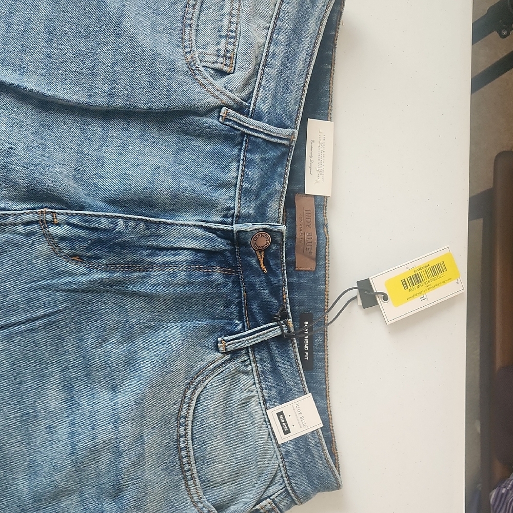Judy Blue Light Wash Boyfriend Jeans
